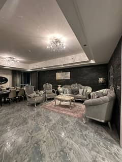 للبيع شقة فاخرة في برج الدانة المجاز 3 الشارقة