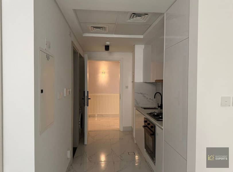 Warm & Modern Studio | Lumina Vista Residences - Image 2