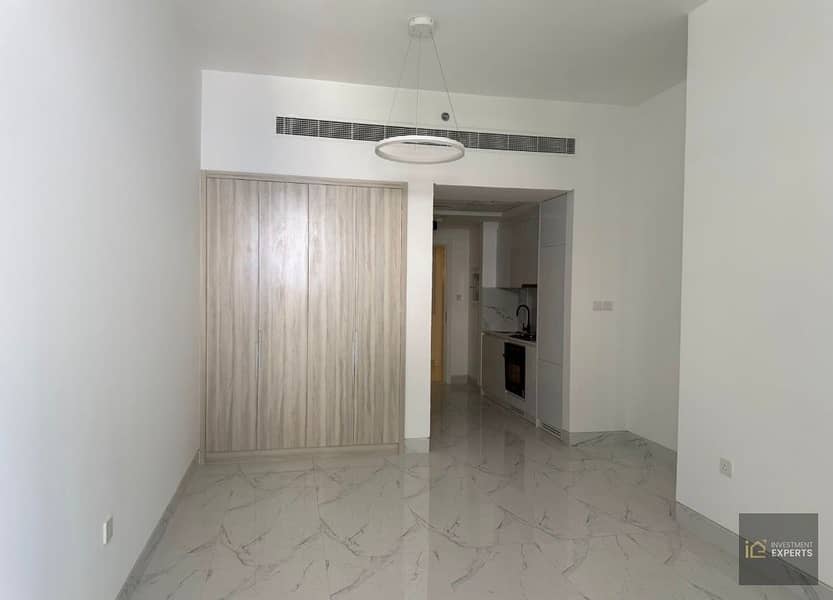 Warm & Modern Studio | Lumina Vista Residences - Image 4