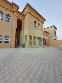 فيلا للإيجار 6 غرف نوم + مجلس + غرفة للخادمة