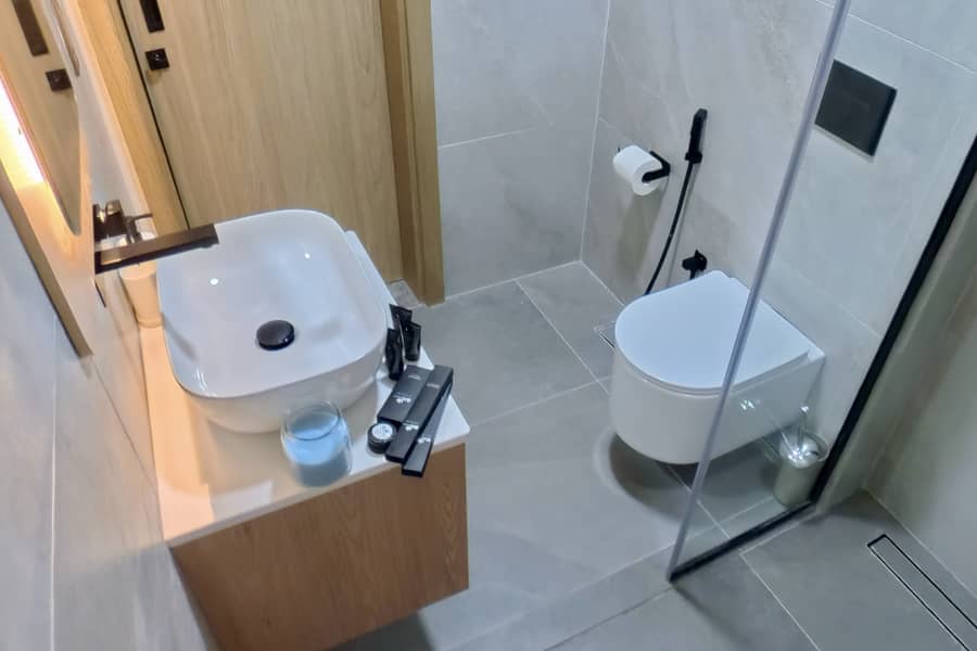 Urban Comfort | Furnished | High Floor - Image 11