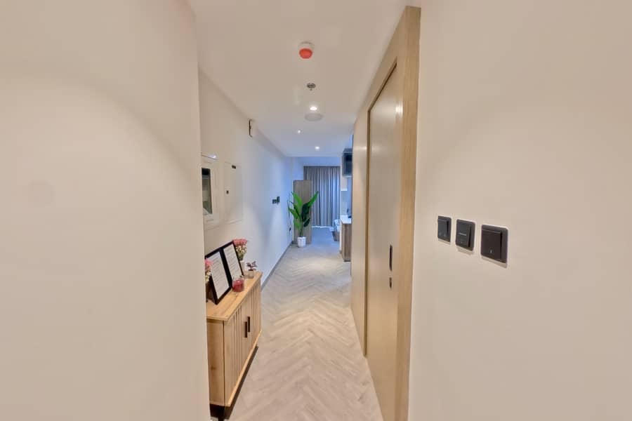 Urban Comfort | Furnished | High Floor - Image 15