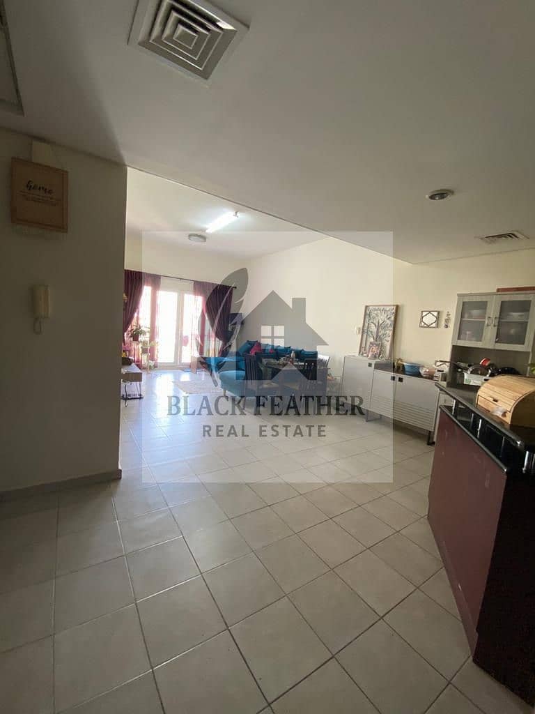 STREET 3 XXL 1 BHK+4 WINDOWS BALCONY IN MED CLUSTER NEXT TO METRO @ 72K