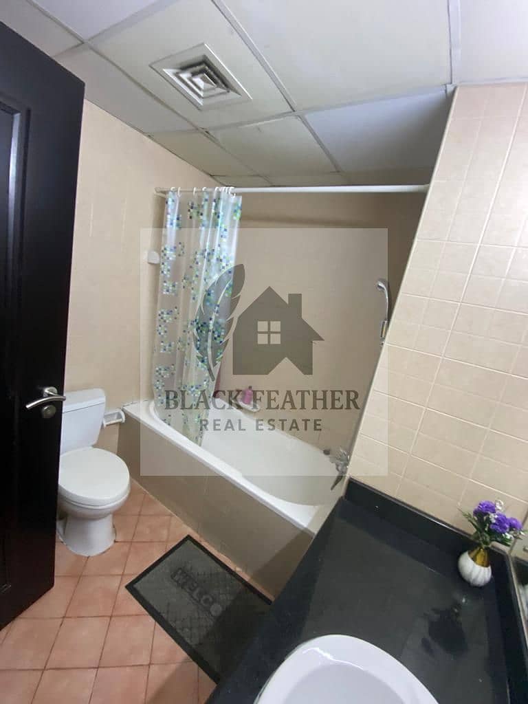 STREET 3 XXL 1 BHK+4 WINDOWS BALCONY IN MED CLUSTER NEXT TO METRO @ 72K