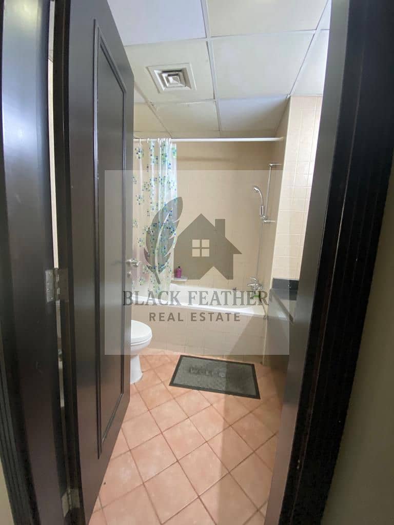 STREET 3 XXL 1 BHK+4 WINDOWS BALCONY IN MED CLUSTER NEXT TO METRO @ 72K