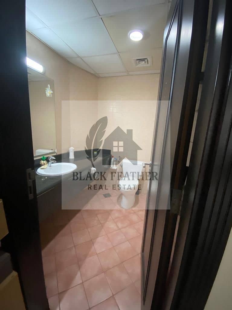 STREET 3 XXL 1 BHK+4 WINDOWS BALCONY IN MED CLUSTER NEXT TO METRO @ 72K