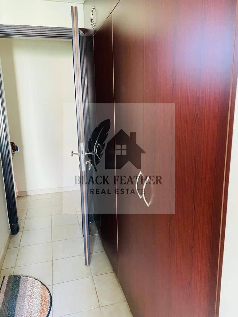 STREET 3 XXL 1 BHK+4 WINDOWS BALCONY IN MED CLUSTER NEXT TO METRO @ 72K