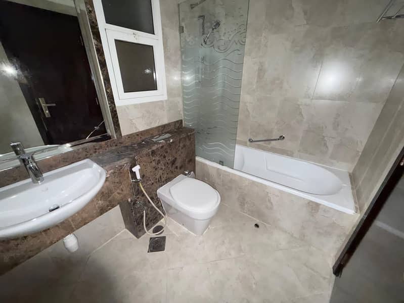 FULLY FURNISHED 2BHK CHILLER FREE FAMILY BLD PRIME LOCATION GYM POOL PARKING MAINTENANCE FREE