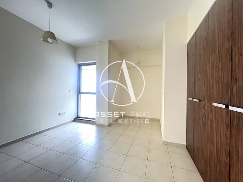 Big Apt | Open View | Maid/ Store Room