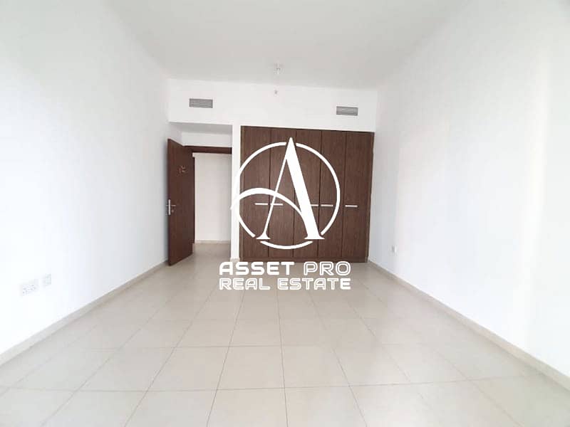 Big Apt | Open View | Maid/ Store Room