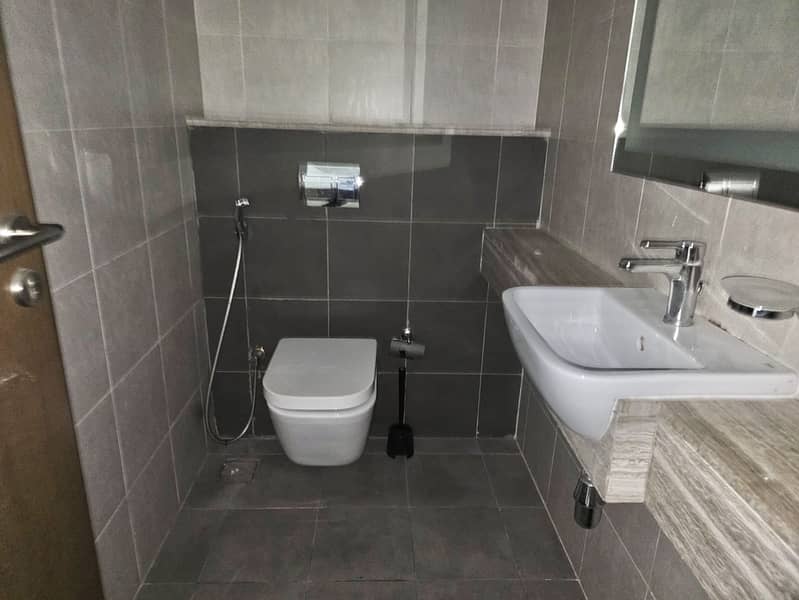 Best Deal! Furnished 1 BHK | All Amenties Are Available | 4 Cheaques | Premium Location