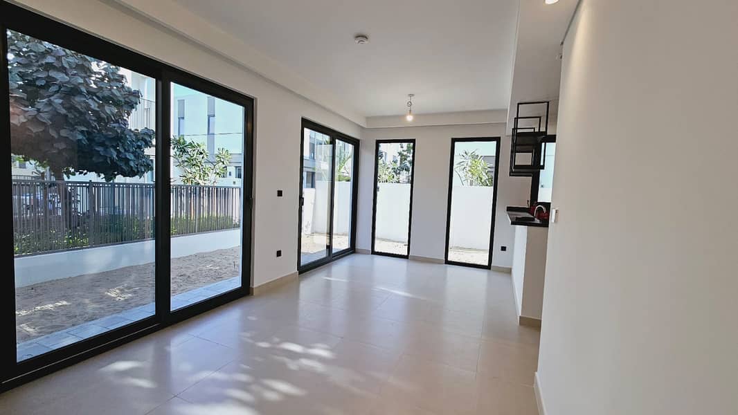 Brand New | Aura 4BR + Maid Villa | Only 275k