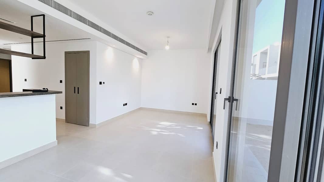 Brand New | Aura 4BR + Maid Villa | Only 275k