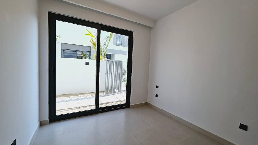 Brand New | Aura 4BR + Maid Villa | Only 275k