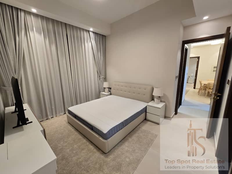 Brand New Fully Furnished | Pool & Park View | Prime Location - Image 7