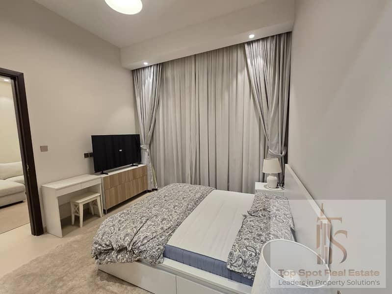 Brand New Fully Furnished | Pool & Park View | Prime Location - Image 10