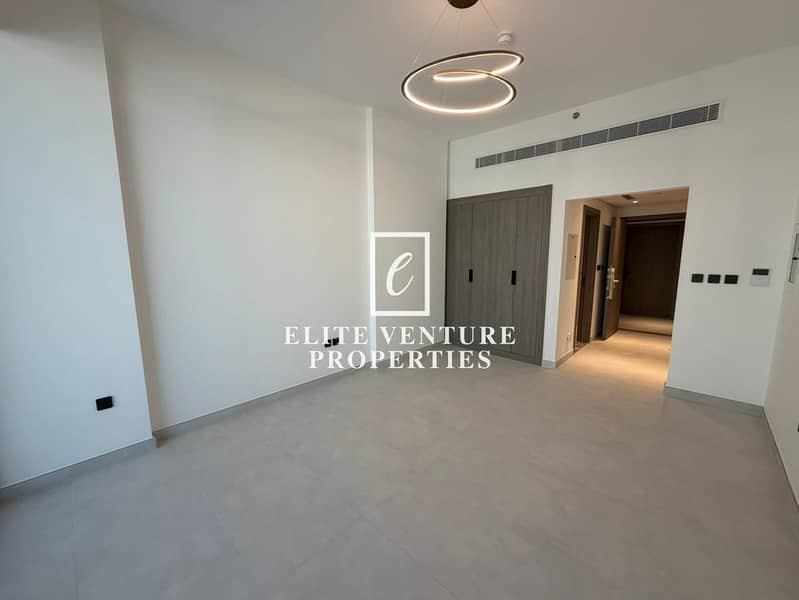 READY TO MOVE IN | ELEGANT STUDIO | PRIME LOCATION - Image 1