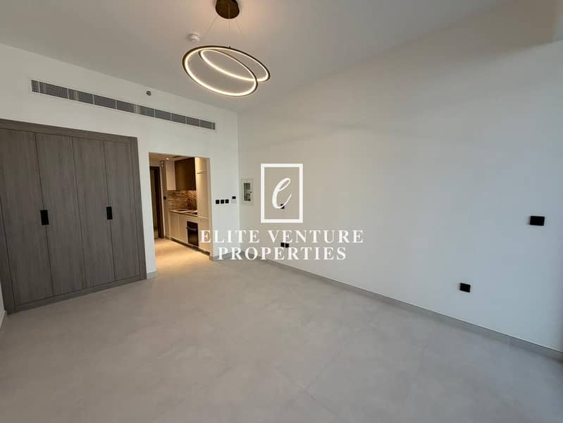 READY TO MOVE IN | ELEGANT STUDIO | PRIME LOCATION - Image 2