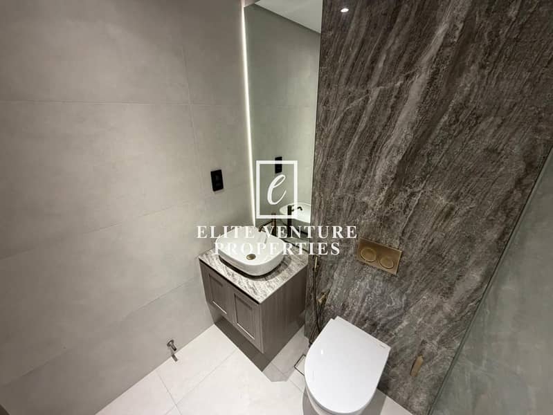 READY TO MOVE IN | ELEGANT STUDIO | PRIME LOCATION - Image 4