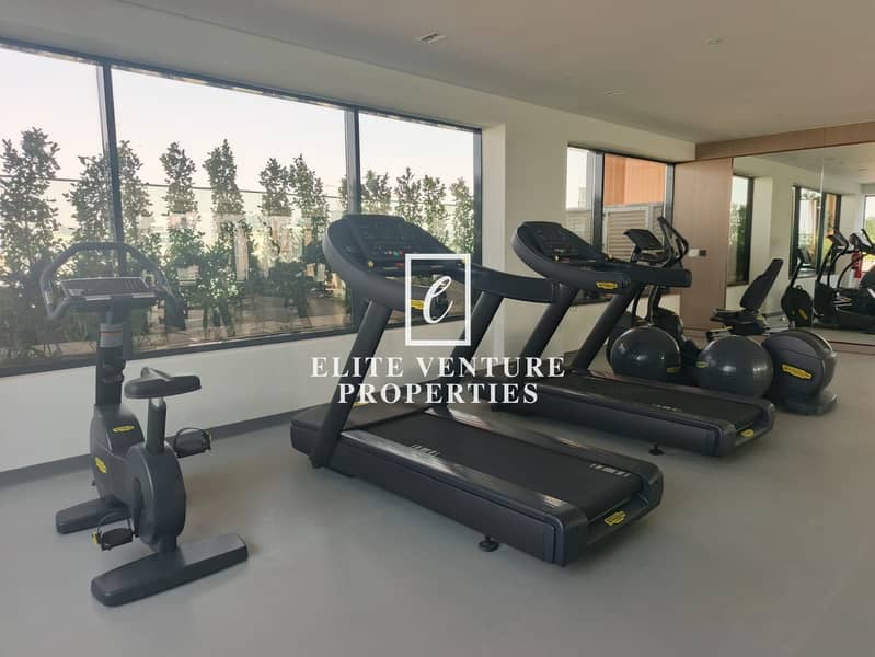 READY TO MOVE IN | ELEGANT STUDIO | PRIME LOCATION - Image 8