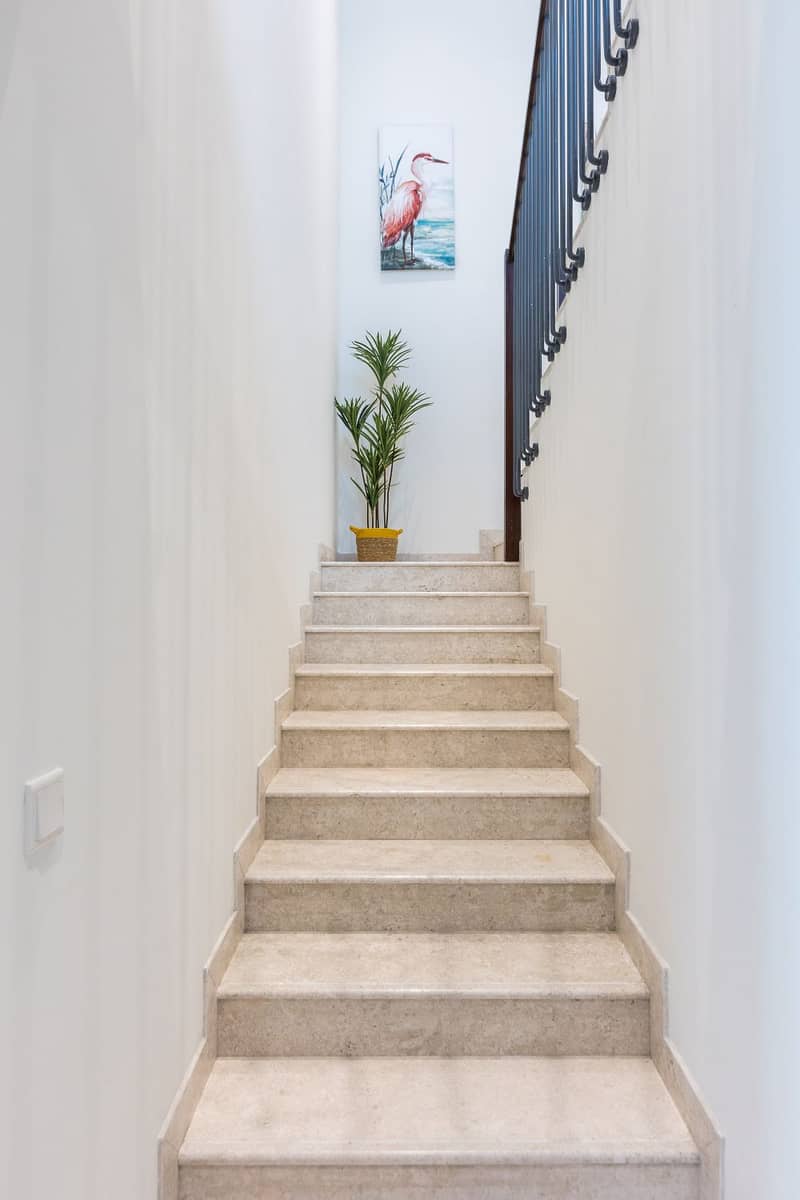 23 stairs . jpg