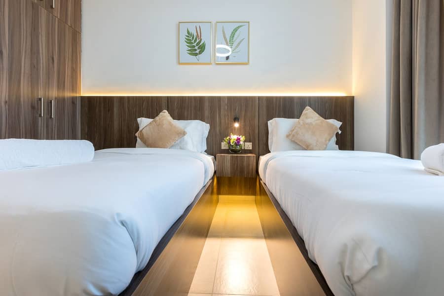27 2nd bedroom with twin beds 1. jpg