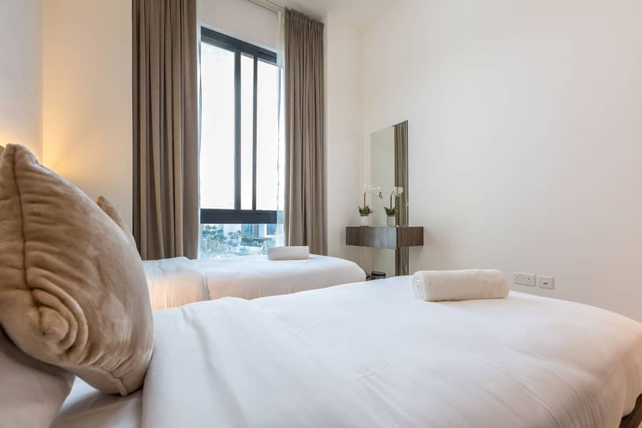 28 2nd bedroom with twin beds 2. jpg