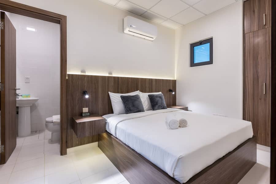 30 masterbedroom . jpg