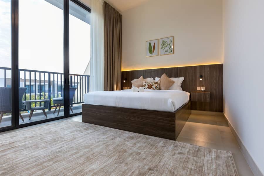 33 masterbedroom with balcony and queenbed1. jpg