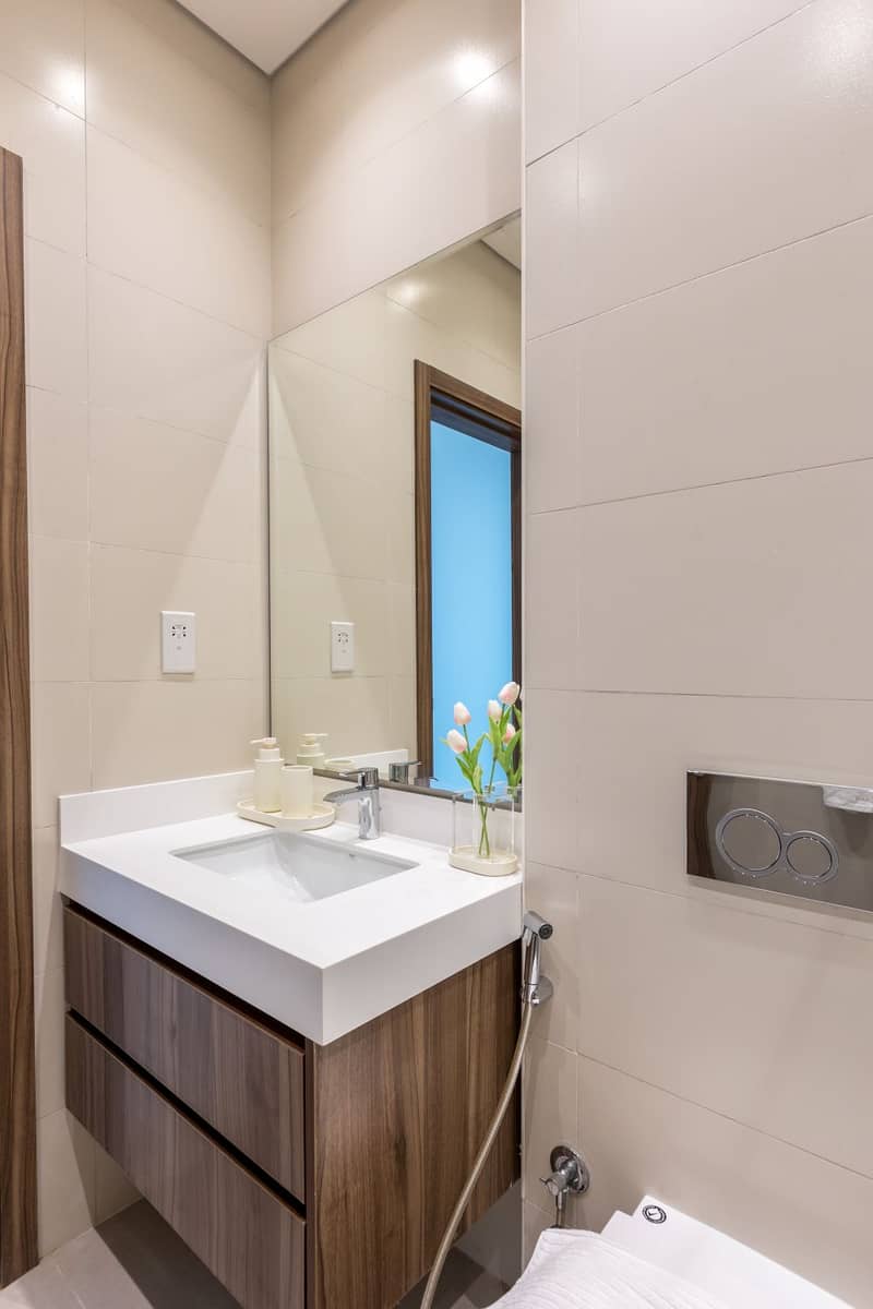 48 in-suite bathroom . jpg