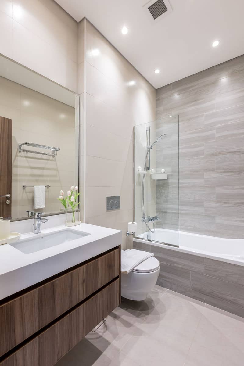 49 in-suite bathroom with bathtub . jpg