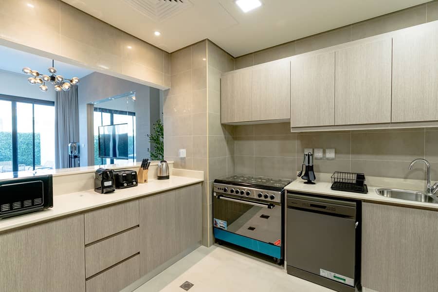 16 kitchen 3. jpg