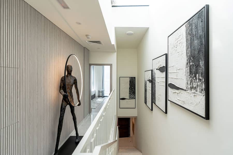 31 second floor hallway . jpg