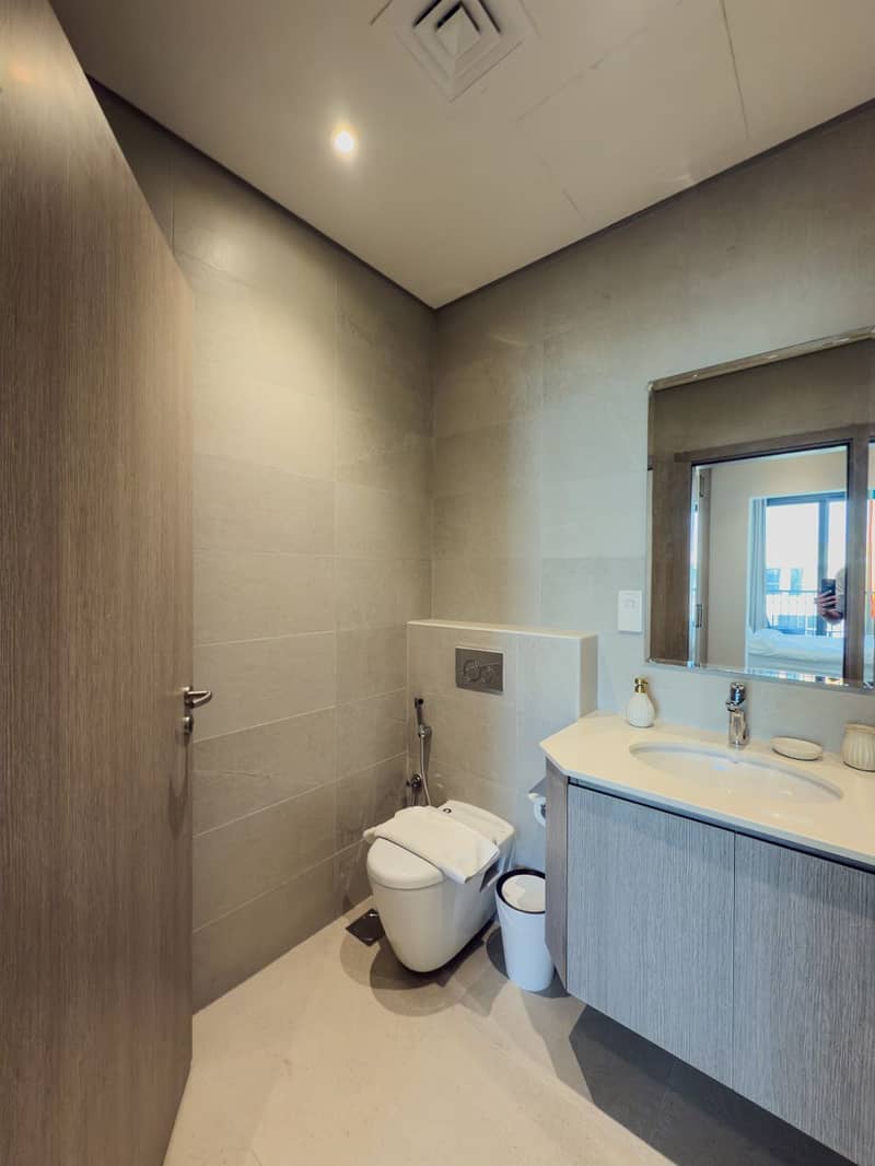 34 washroom . jpg