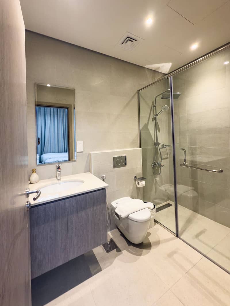 37 bathroom 3 . jpg