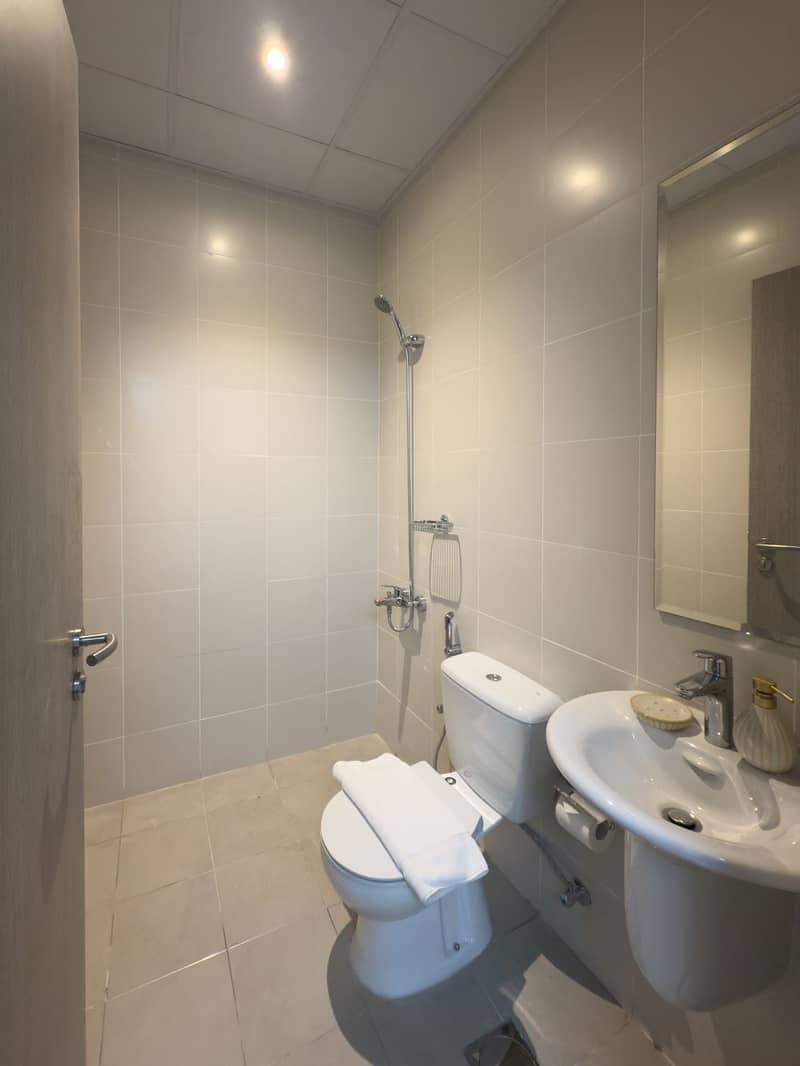 38 bathroom 4 . jpg