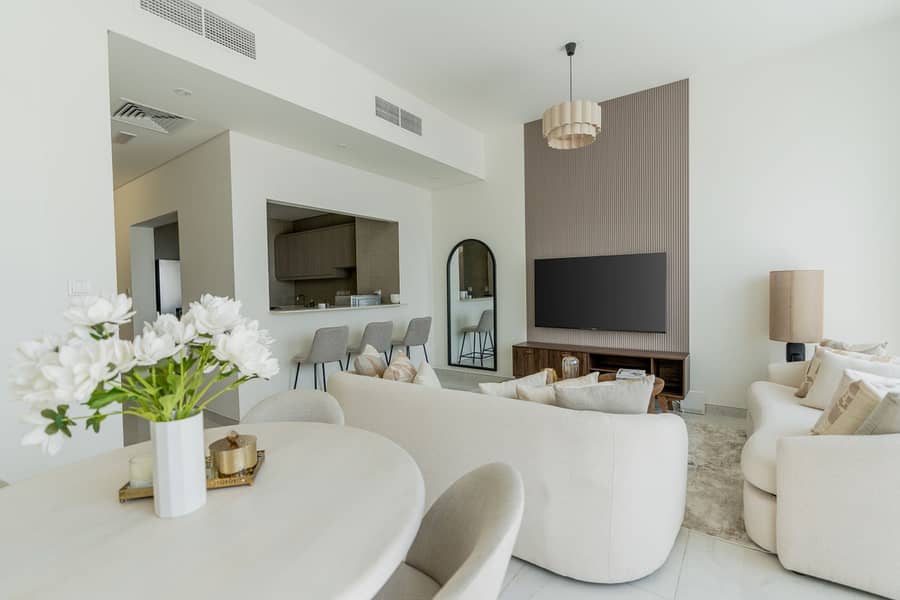 7 pretty living area . jpg