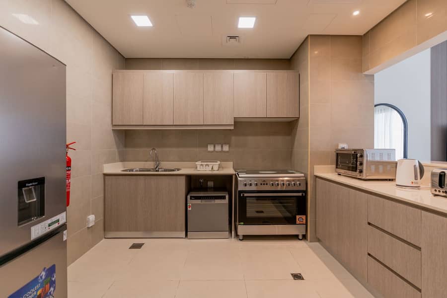 17 Kitchen . jpg