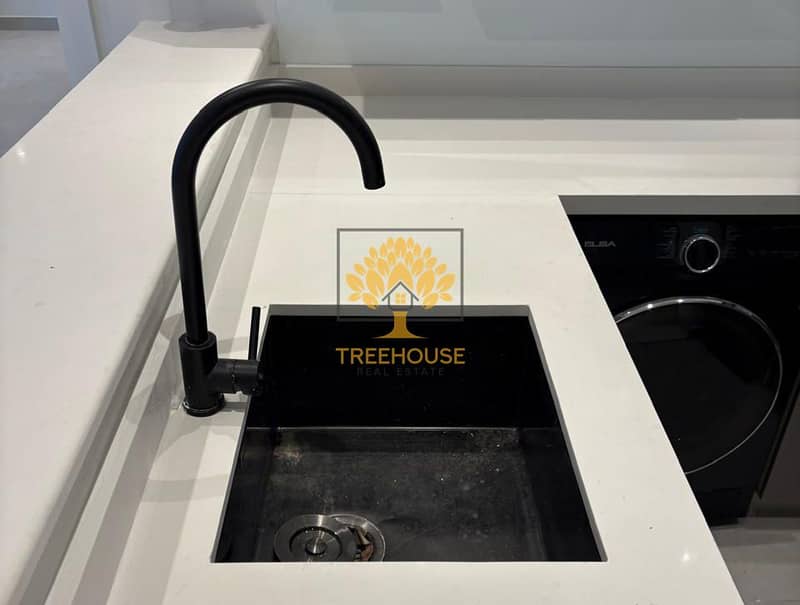 SPACIOUS | AMAZING AND LUXURIOUS | BRAND NEW - Image 5