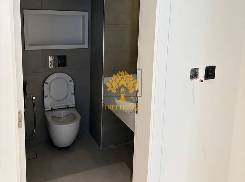 SPACIOUS | AMAZING AND LUXURIOUS | BRAND NEW - Image 7