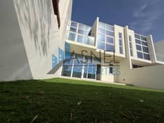 Villa Spacious 4Bed Corner Unit