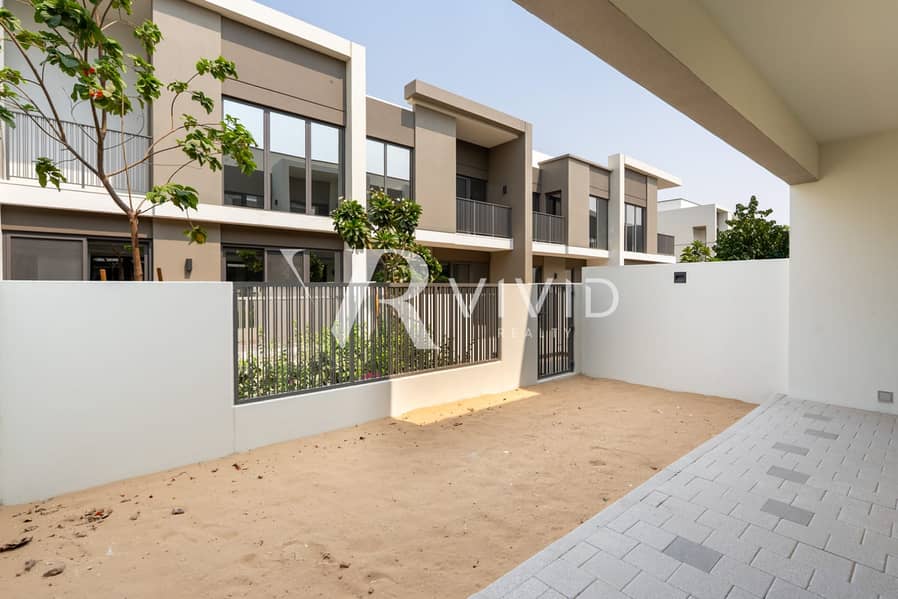 Near Entrance Park and Pool | Brand New | Internal - Image 8