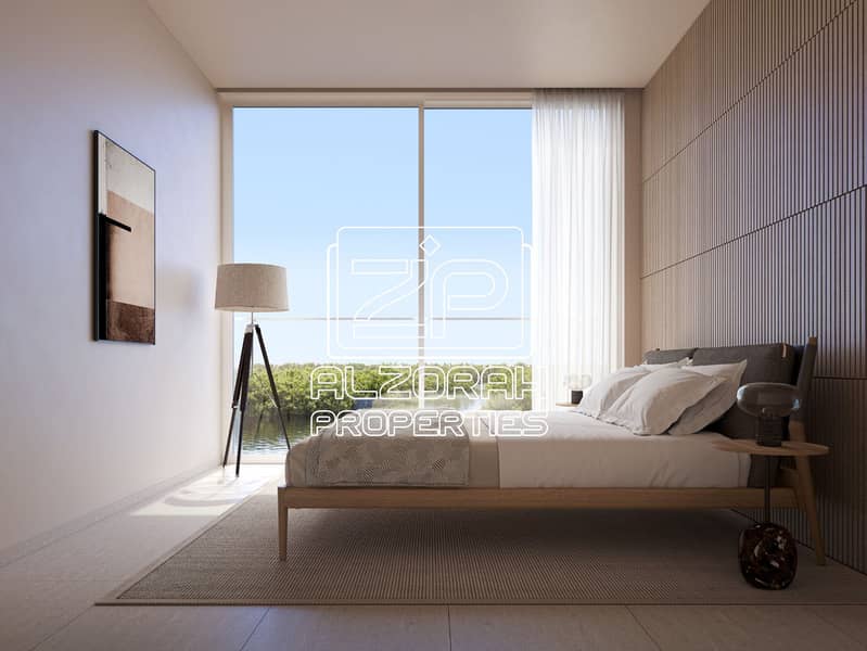 Large Waterfront Home Designed for Modern Families - Image 12