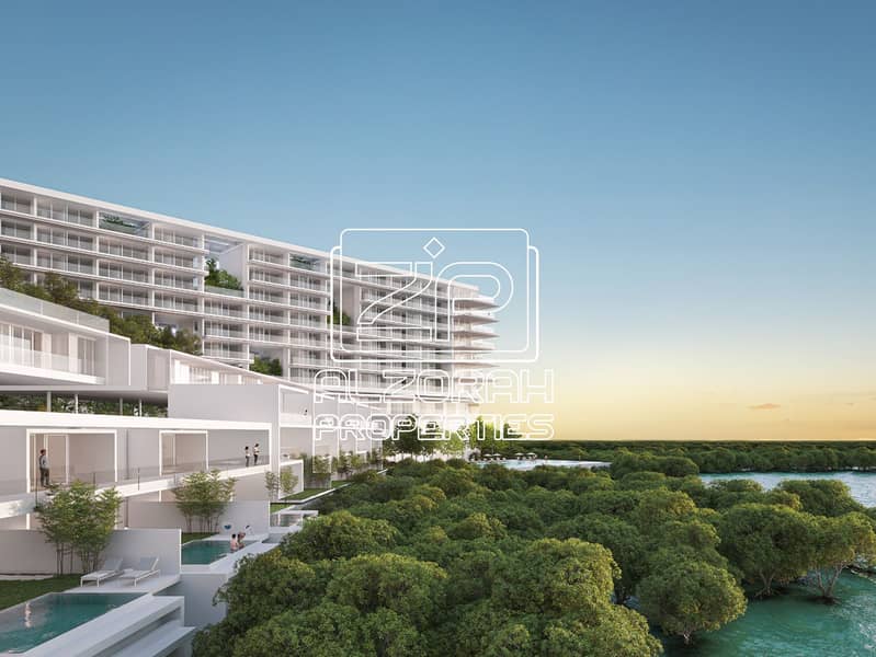 Large Waterfront Home Designed for Modern Families - Image 22