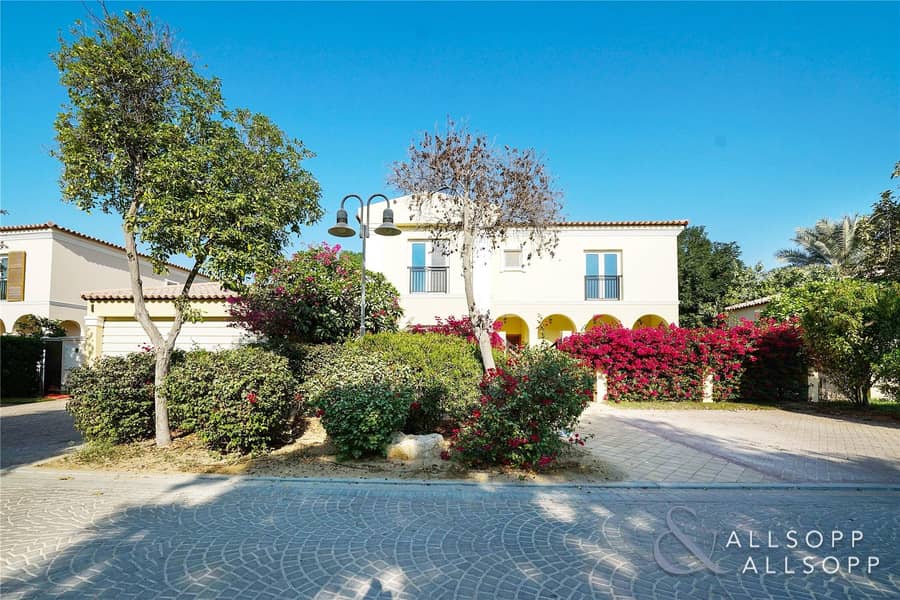 Stunning Family Villa in Green Community Stunning Family Villa in Green Community