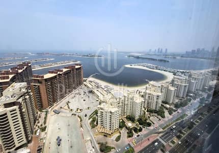 Studio for Rent in Palm Jumeirah, Dubai - Fully Furnished | Palm and Sea Views | Prime Location
