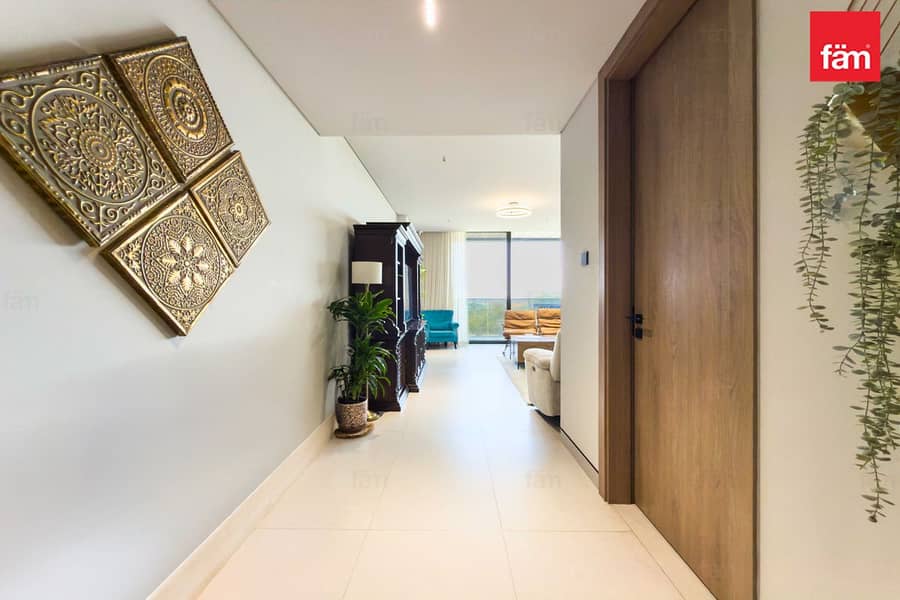 Spacious APT | Burj Khalifa View | Prime Location - Image 2