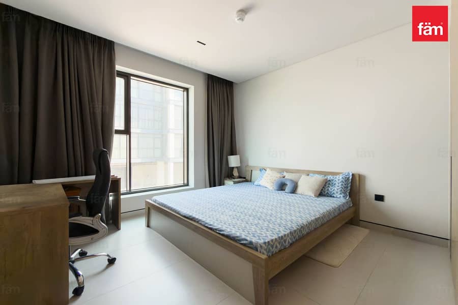 Spacious APT | Burj Khalifa View | Prime Location - Image 13