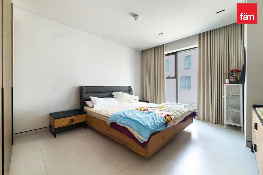 Spacious APT | Burj Khalifa View | Prime Location - Image 23