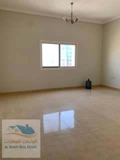 للايجار السنوي ثالث ساكن غرفة وصالة مع حمامين تشطيبات الترا ديلوكس الجرف 3 قريب من مخرج الشارقة ودبي